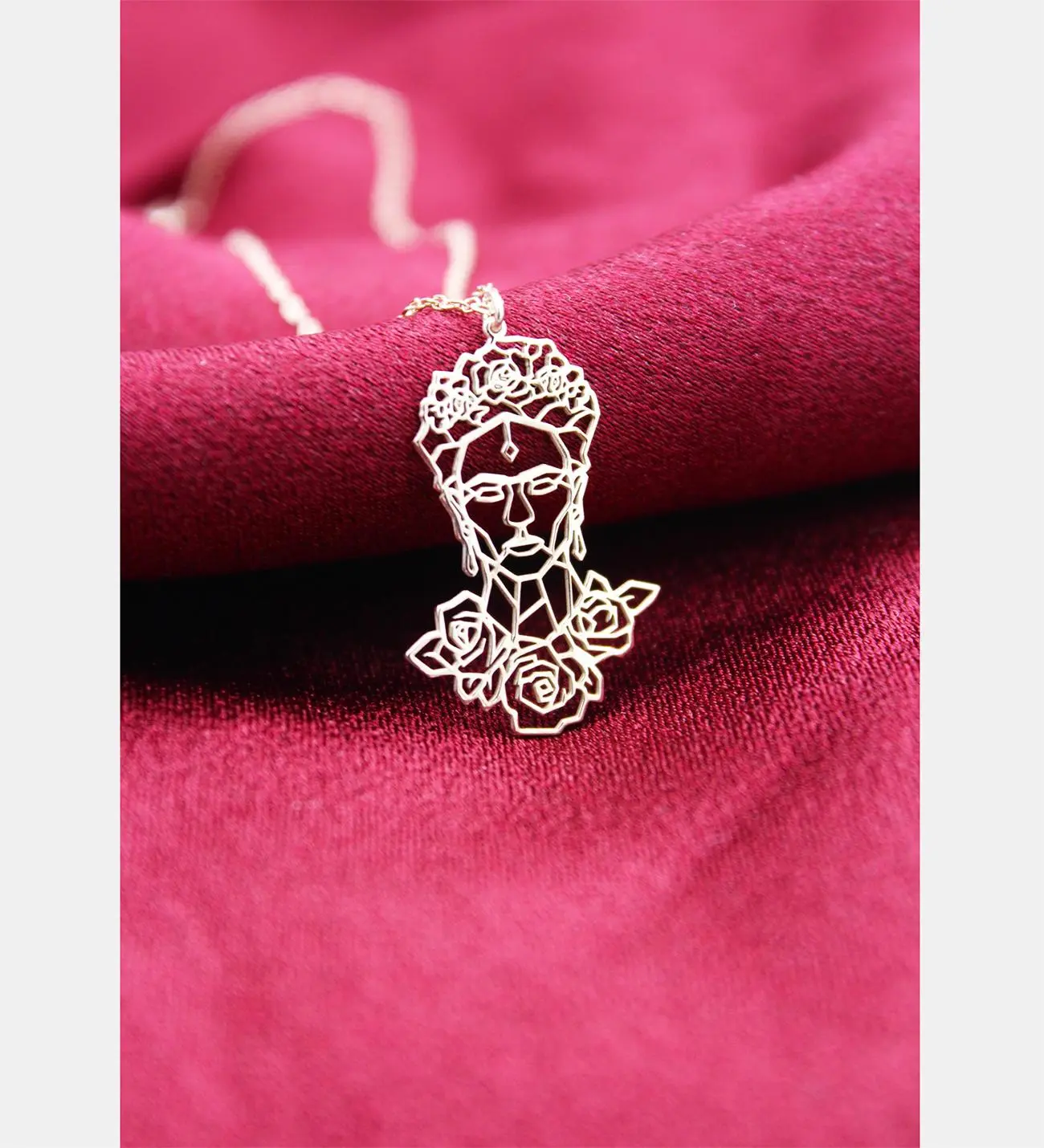 14K Altın Kaplama / Gümüş Frida Kahlo Tasarımlı Kolye