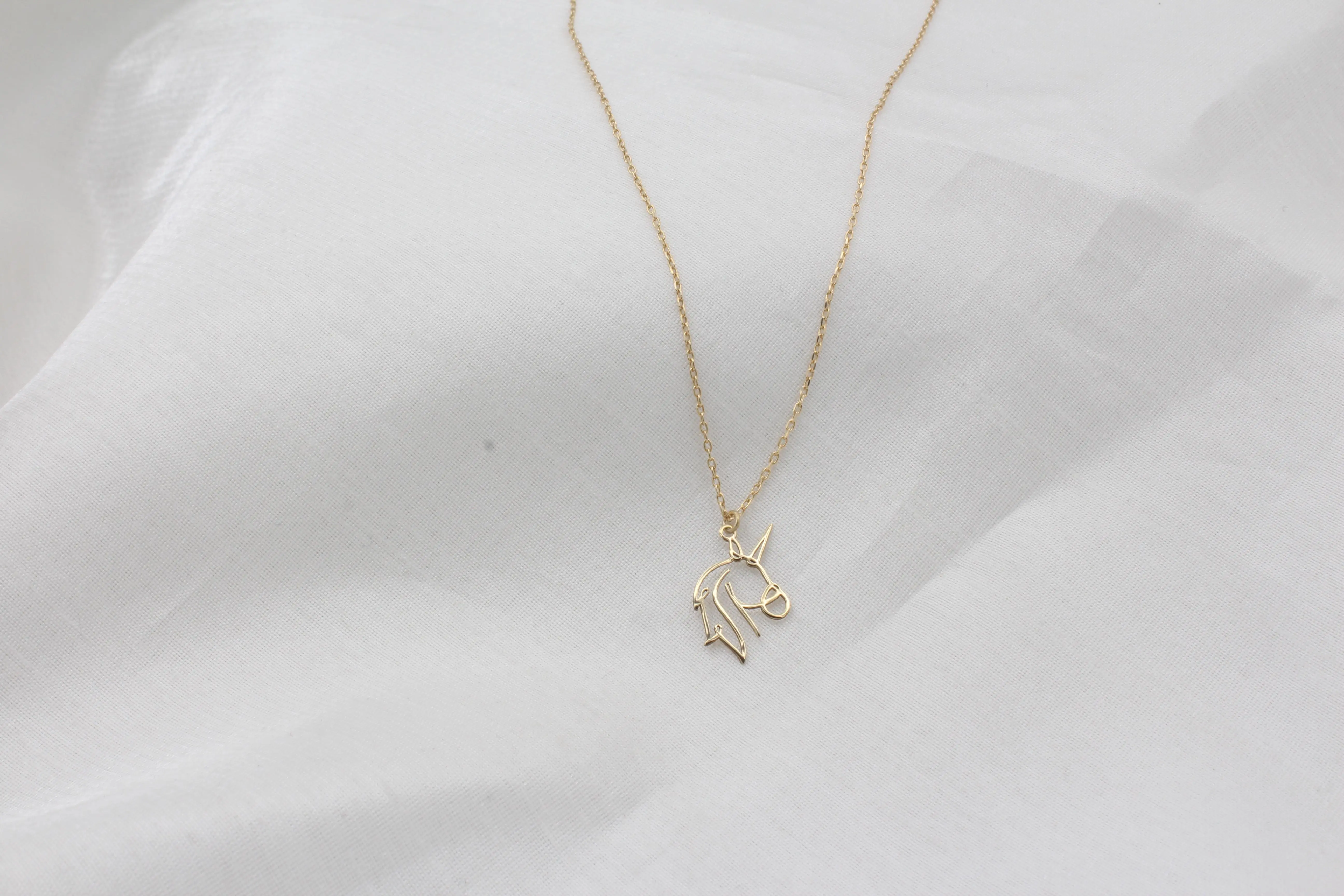 14K Altın Kaplama At Figürlü Zarif Kadın Kolye