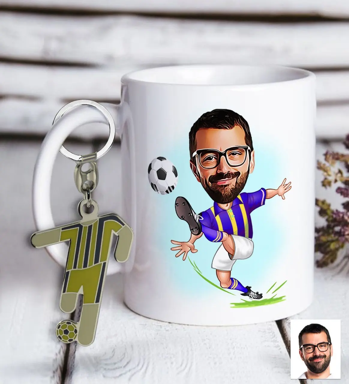 Kişiye Özel Sarı-Lacivert Futbolcu Karikatür ve Formalı Metal Anahtarlık Hediye Seti