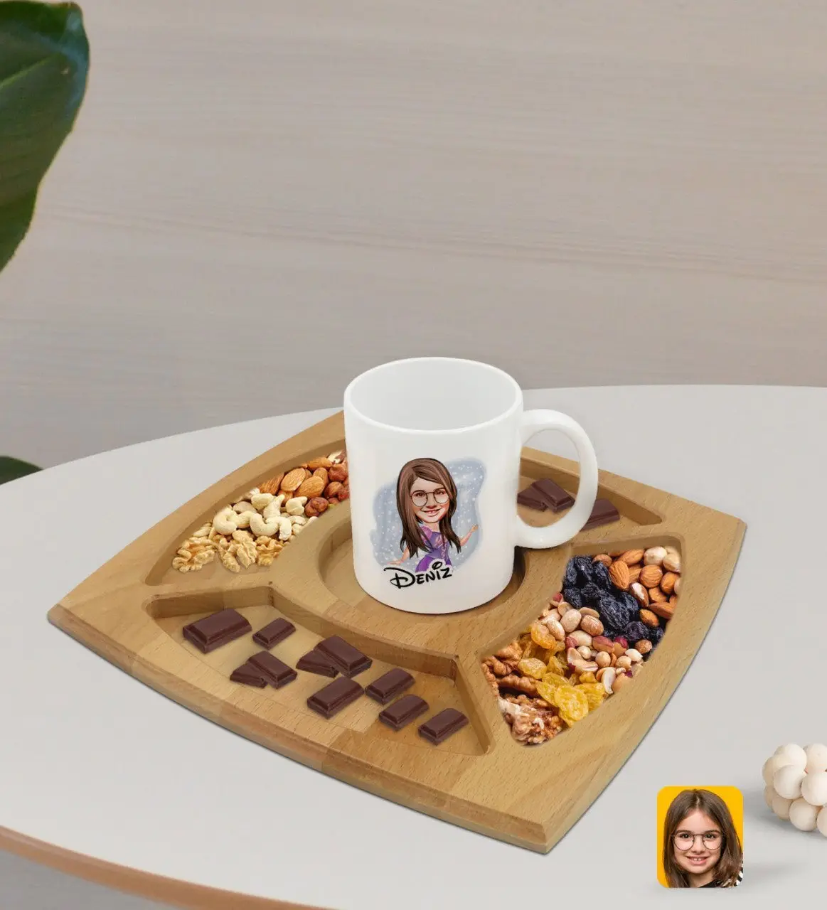 Kişiye Özel Kız Çocuk Prenses Karikatürlü Beyaz Kupa ve Doğal Masif Ahşap 4 Bölmeli Sunum Tabağı Çerezlik Hediye Seti-3