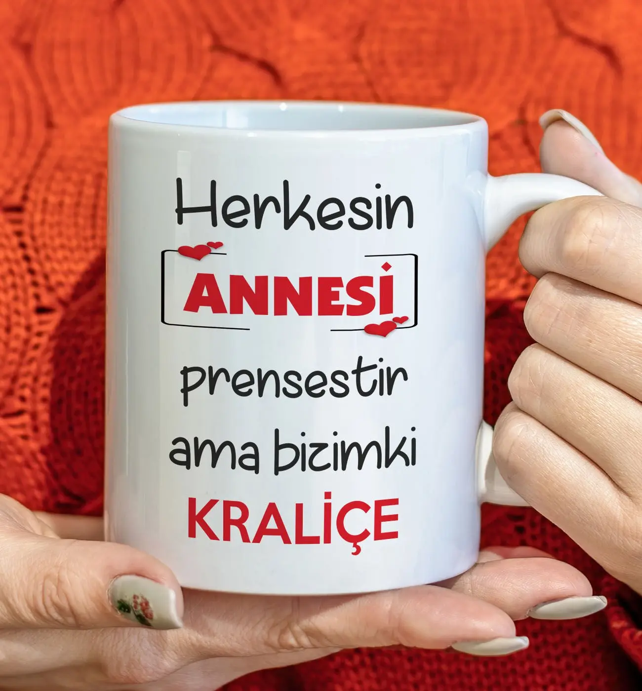 BK Gift Herkesin Annesi Prensestir Ama Bizimki Kraliçe Tasarımlı Beyaz Kupa Bardak, Doğum Günü Hediyesi