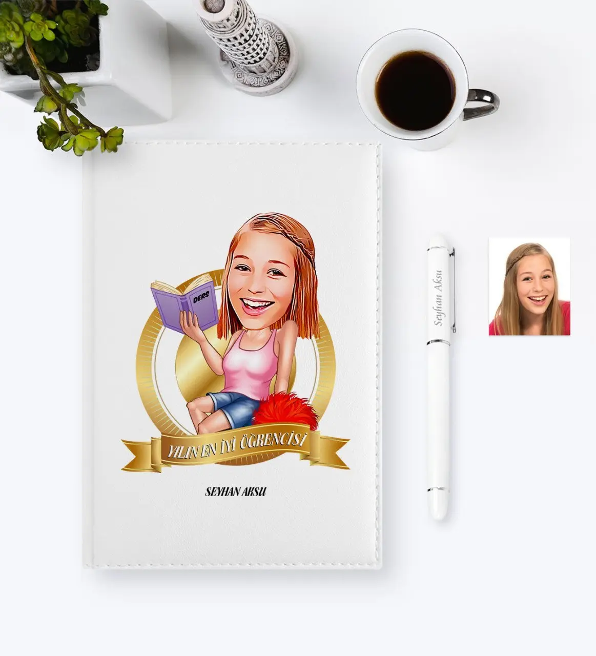 Kişiye Özel Yılın En İyi Öğrencisi Karikatürlü 2023 Ajanda Kalem Seti