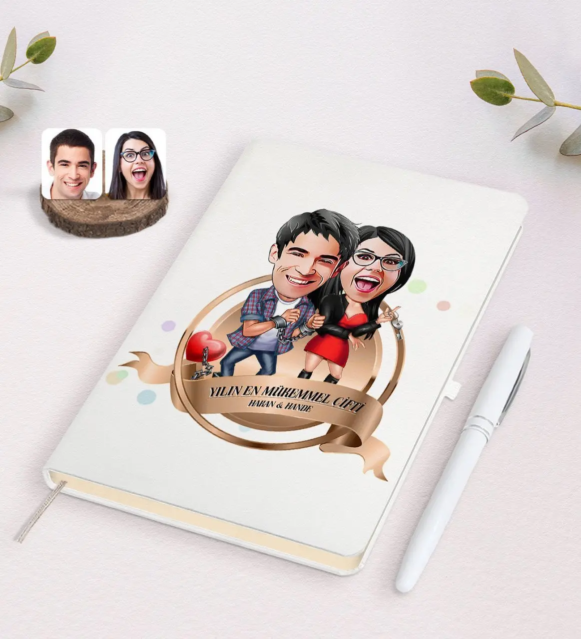 Kişiye Özel Yılın En Mükemmel Çifti Karikatürlü Beyaz Defter ve Kalem Hediye Seti-1