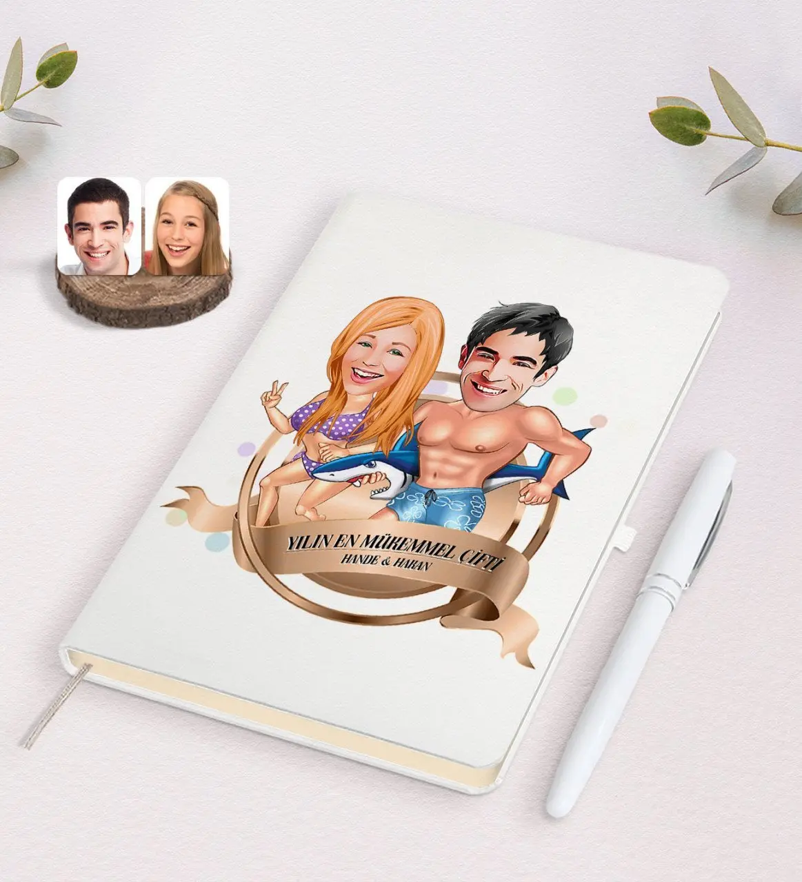 Kişiye Özel Yılın En Mükemmel Çifti Karikatürlü Beyaz Defter ve Kalem Hediye Seti-8