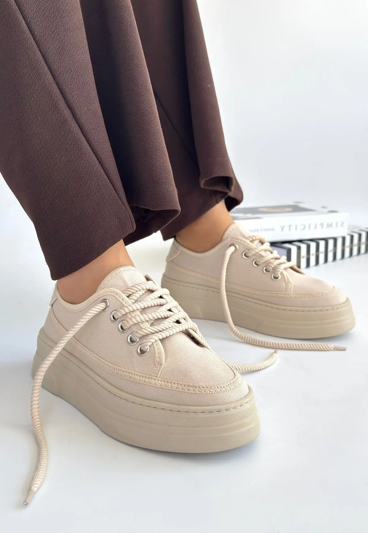 Carin Bej Keten Bağcıklı Spor Ayakkabı