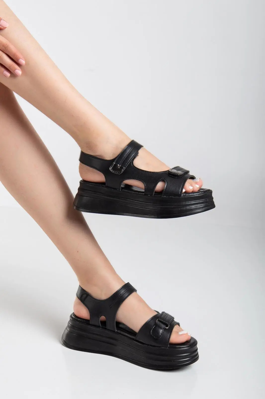 Saide Siyah Cilt Cırt Cırtlı Sandalet