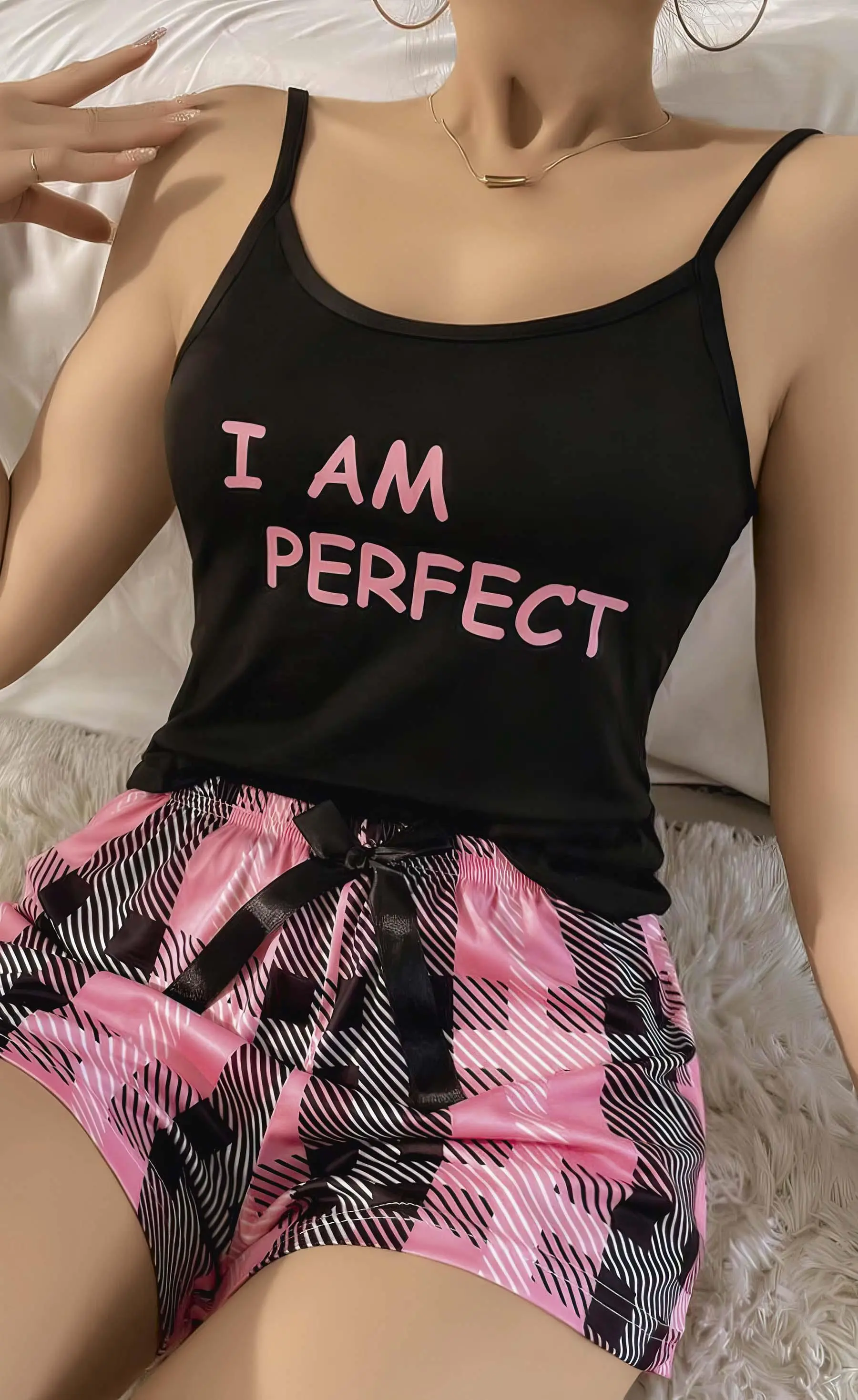 Kadın Siyah Kare Desenli Askılı Şortlu Pijama Takım 5012