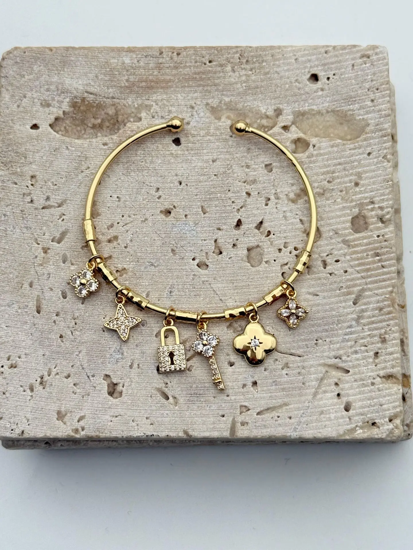 Çelik Charmlı Bileklik // KELEPCE-4212