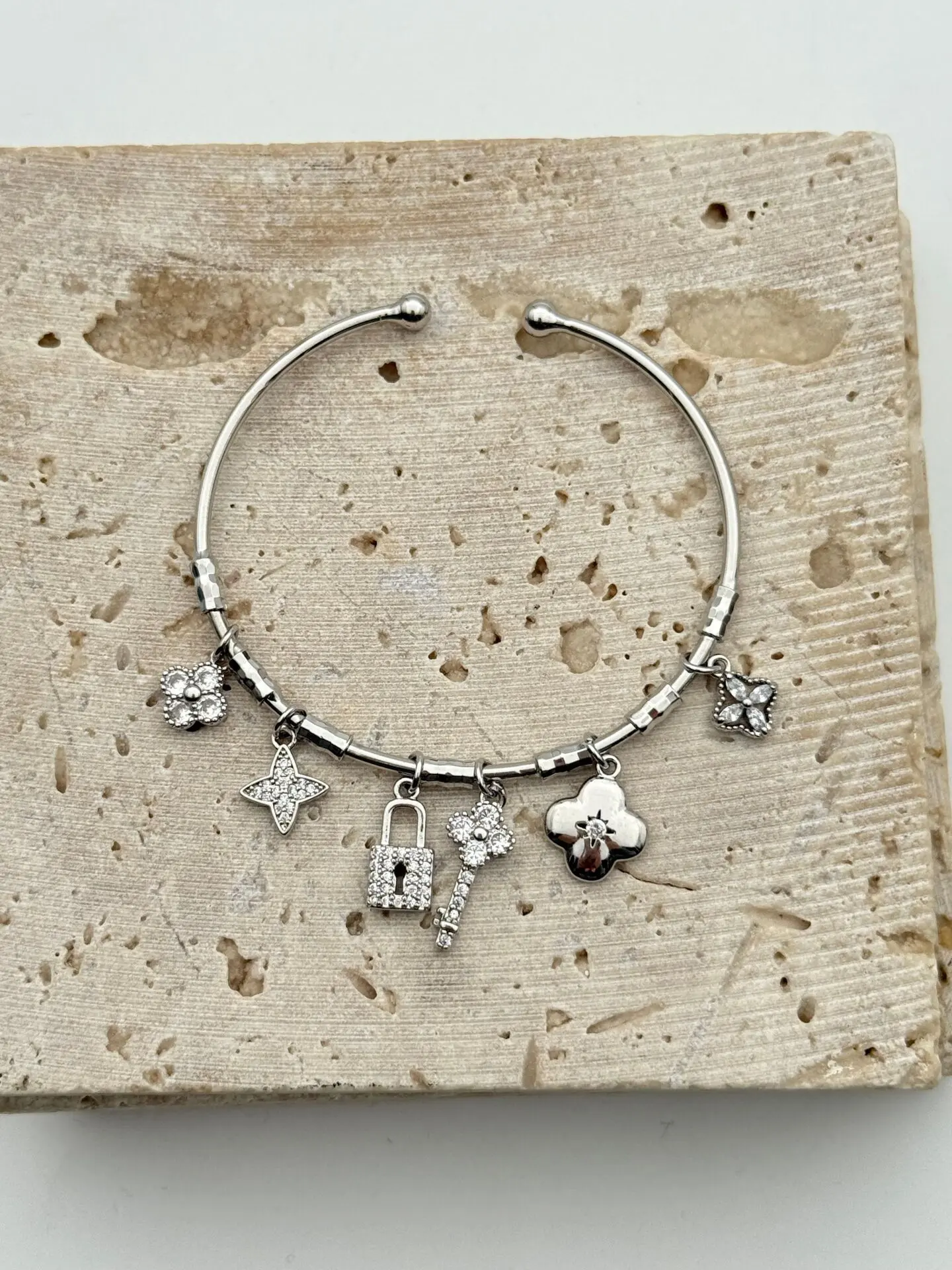 Çelik Charmlı Bileklik // KELEPCE-4211